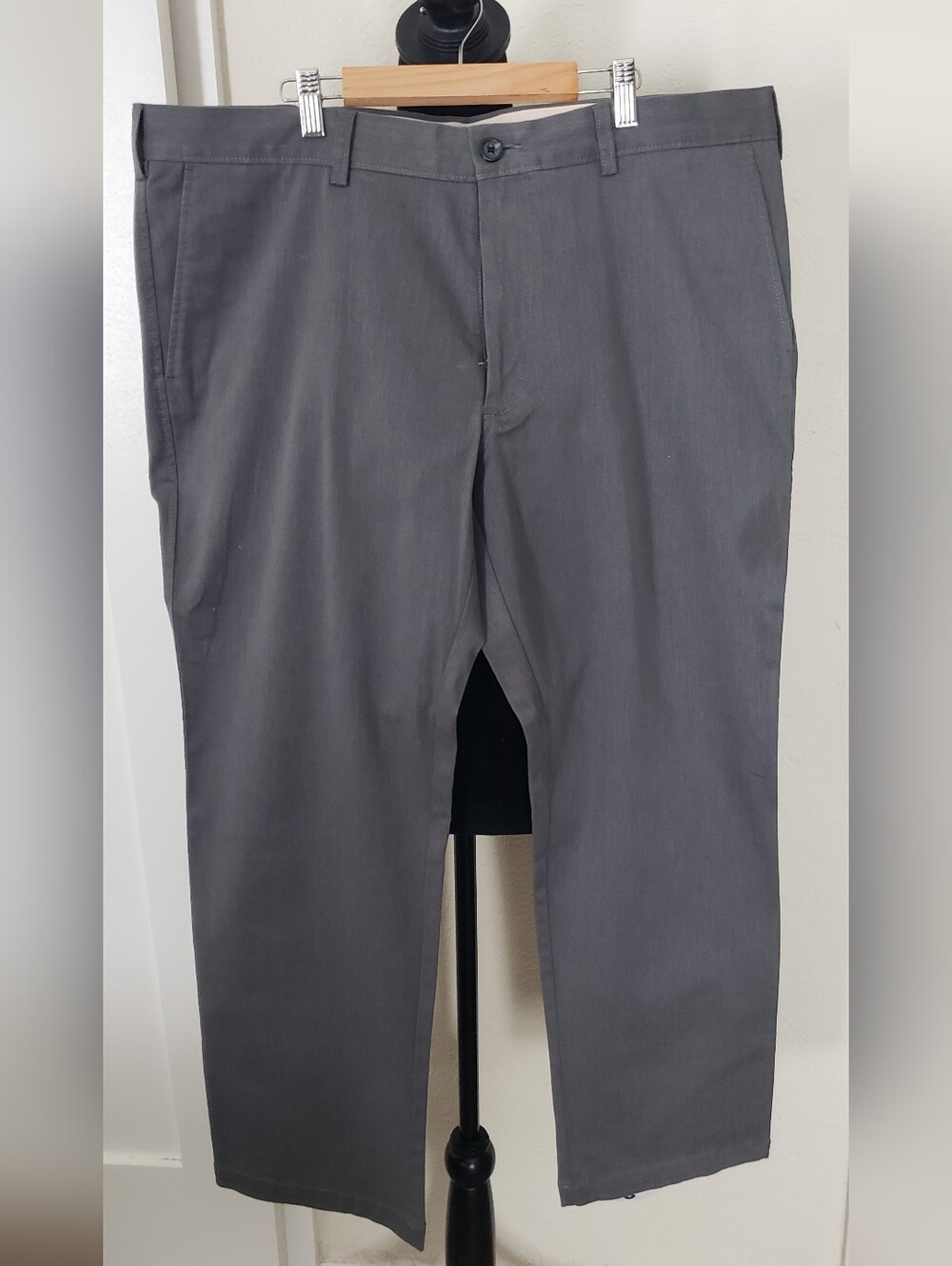 Haggar H26 Sustainable Men's Classic Gray Chino Pants